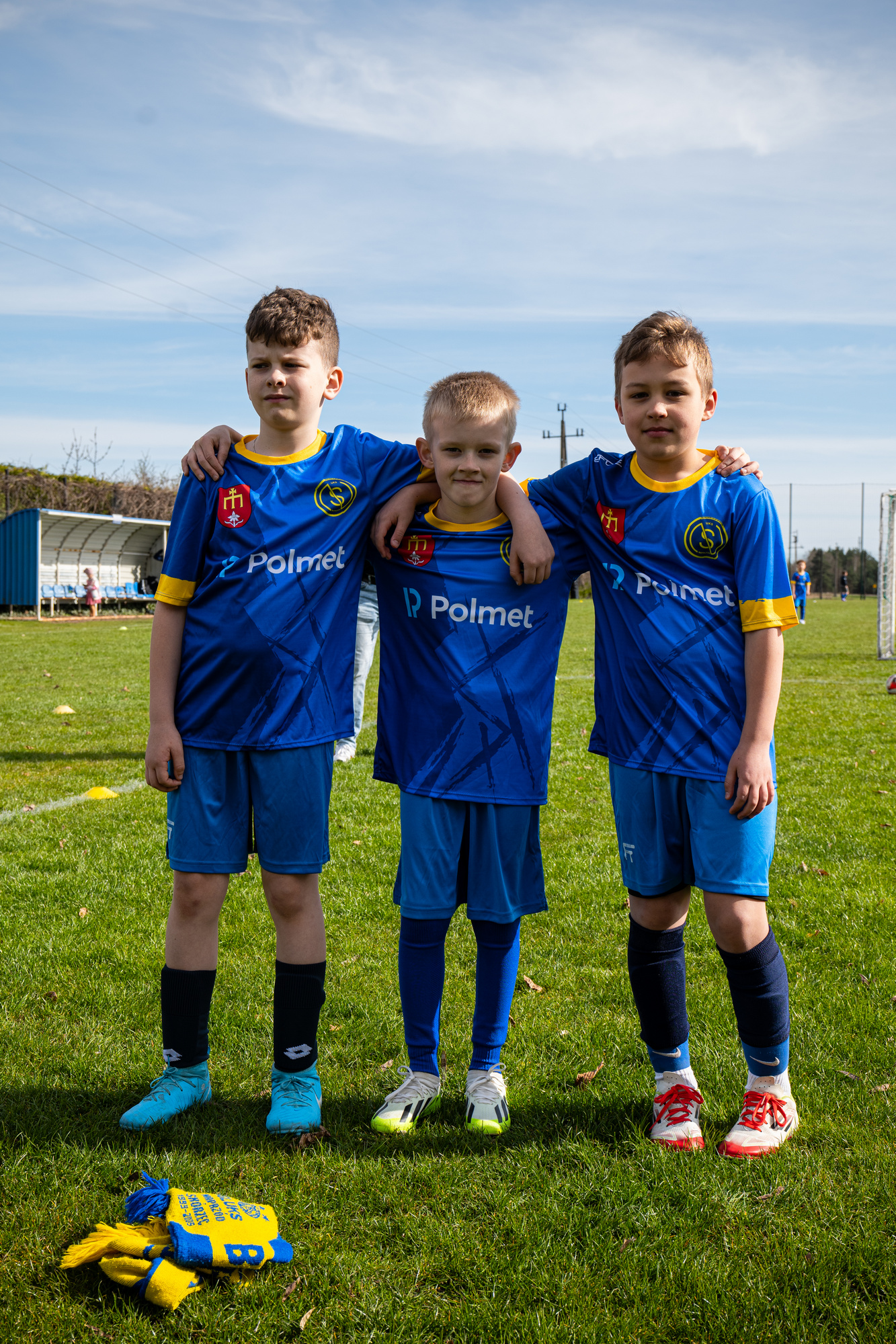 POL-MET wspiera młodych sportowców – nowe stroje dla Naprzód Skórzec