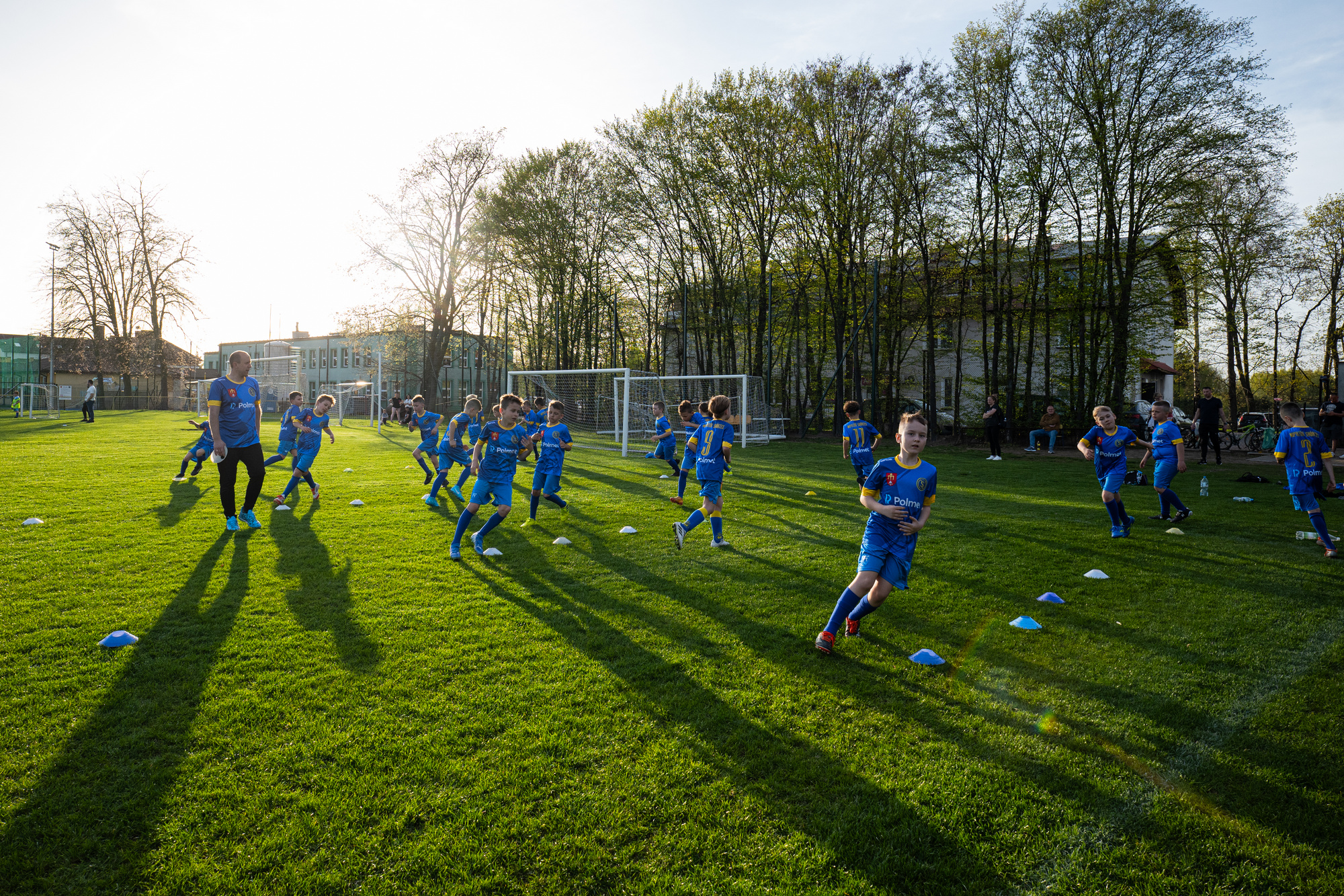 POL-MET wspiera młodych sportowców – nowe stroje dla Naprzód Skórzec