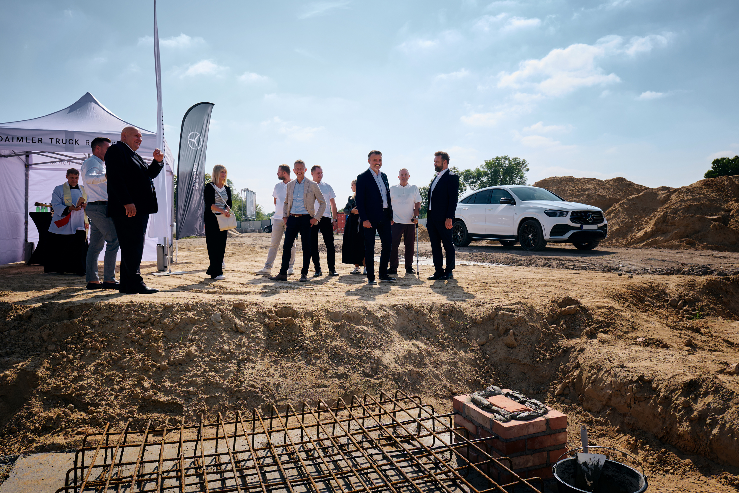 Budowa serwisu Mercedes-Benz Trucks w Ujrzanowie ruszyła pełną parą!
