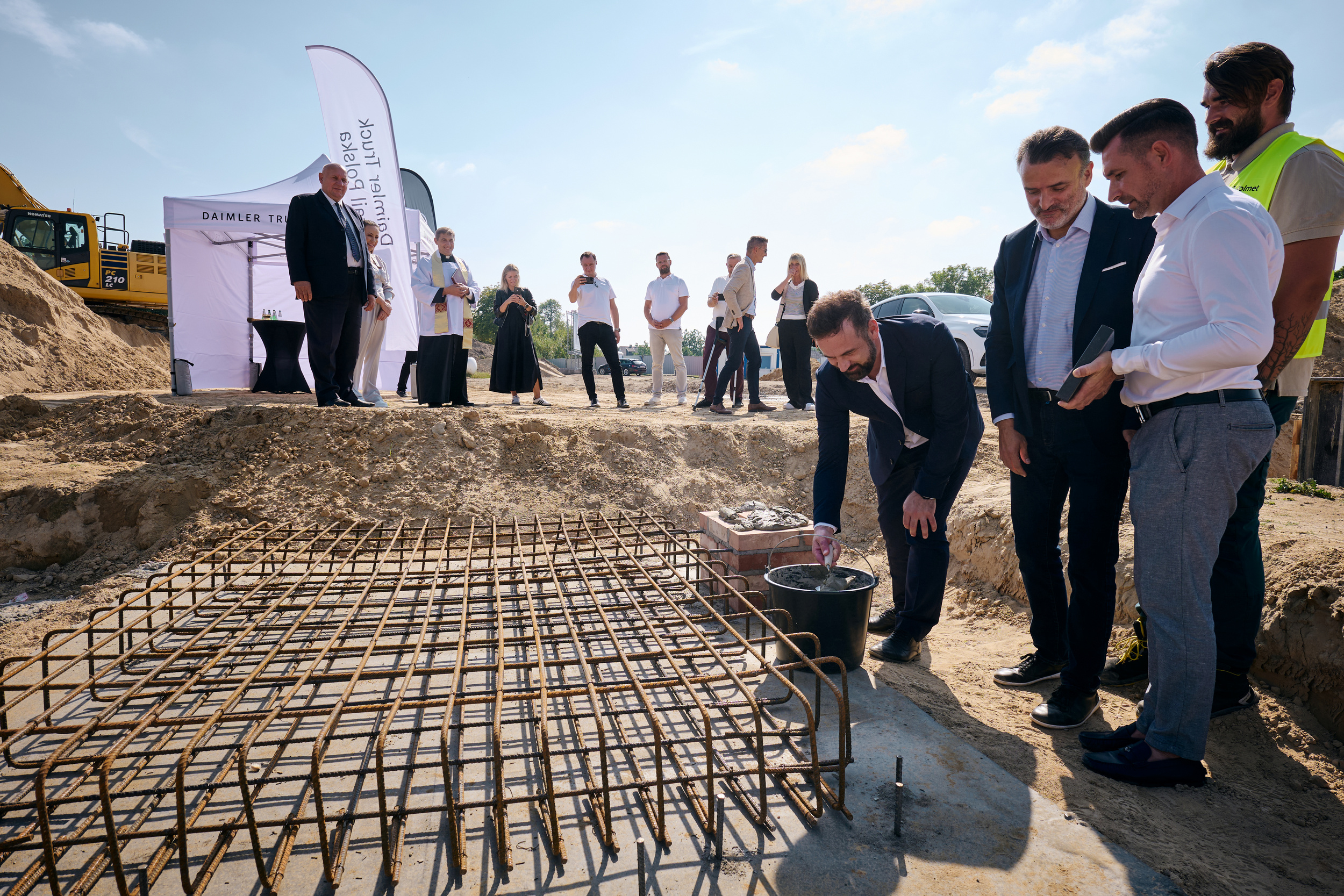 Budowa serwisu Mercedes-Benz Trucks w Ujrzanowie ruszyła pełną parą!