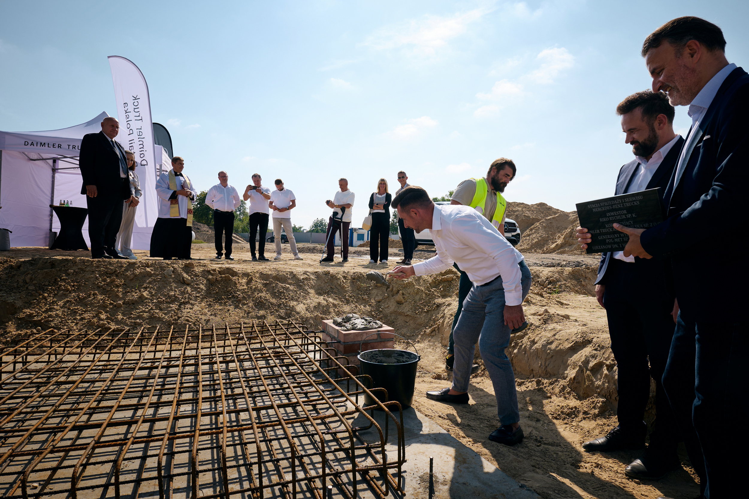 Budowa serwisu Mercedes-Benz Trucks w Ujrzanowie ruszyła pełną parą!
