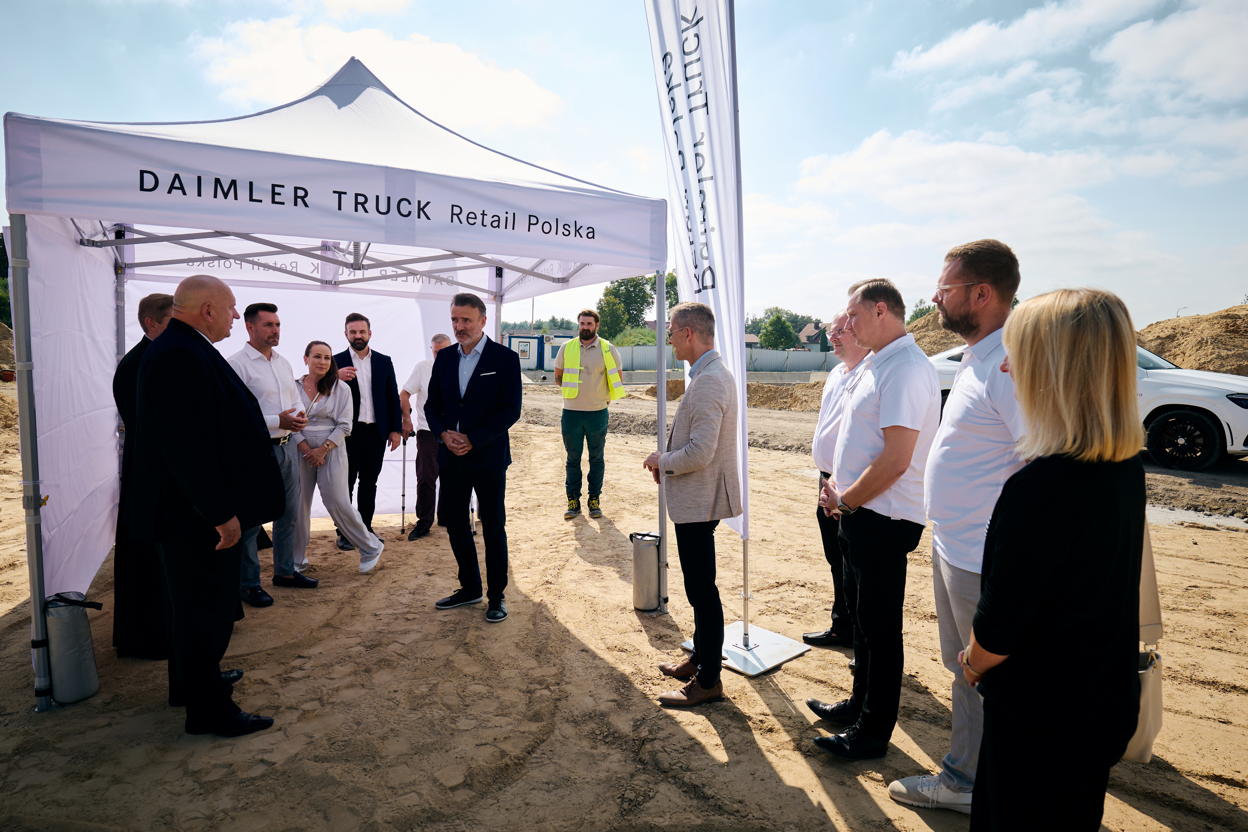 Budowa serwisu Mercedes-Benz Trucks w Ujrzanowie ruszyła pełną parą!