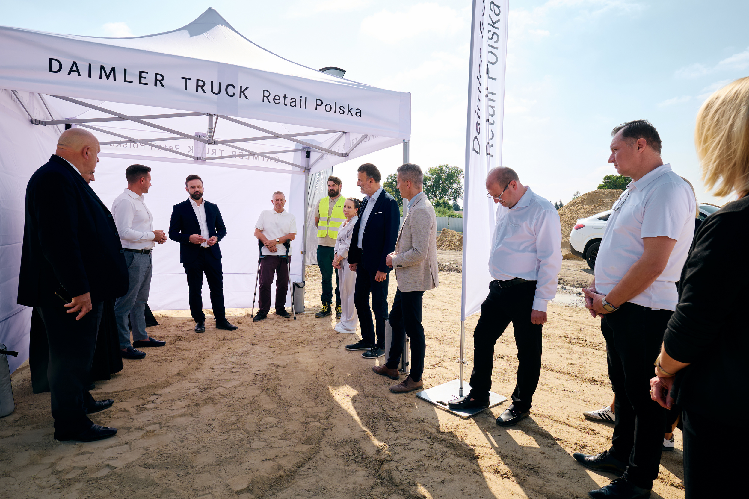 Budowa serwisu Mercedes-Benz Trucks w Ujrzanowie ruszyła pełną parą!