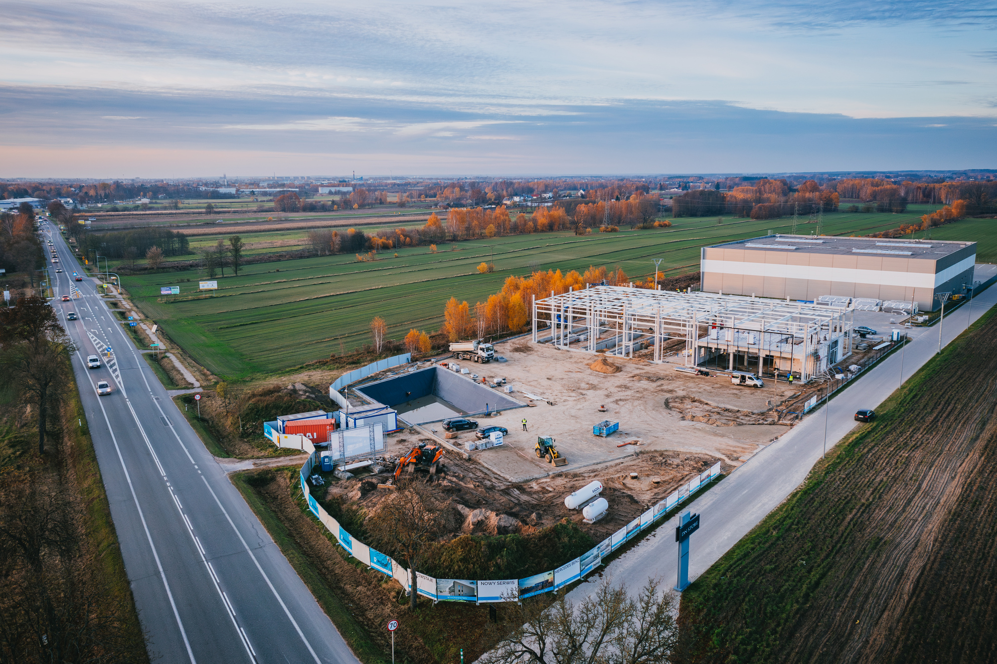 Raport z budowy serwisu Mercedes-Benz Trucks w Ujrzanowie listopad 2025
