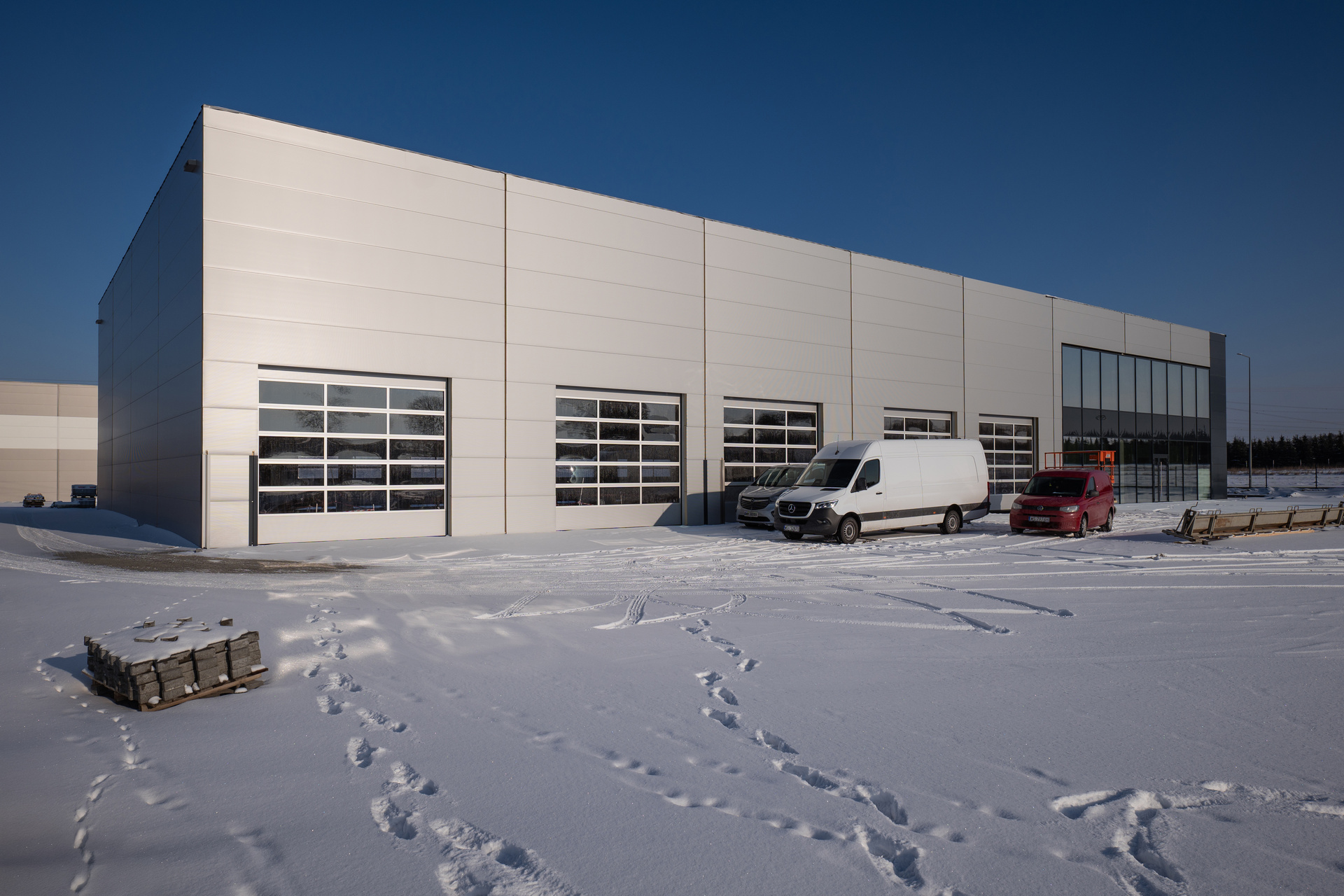 Budowa serwisu Mercedes-Benz Trucks w Ujrzanowie – zimowy raport