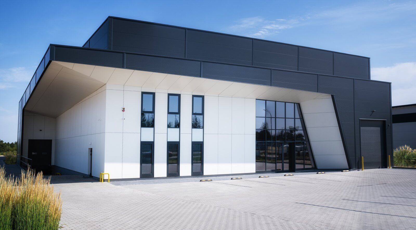 Obiekty handlowe w technologii prefabrykowanej – parki handlowe, retail, salony