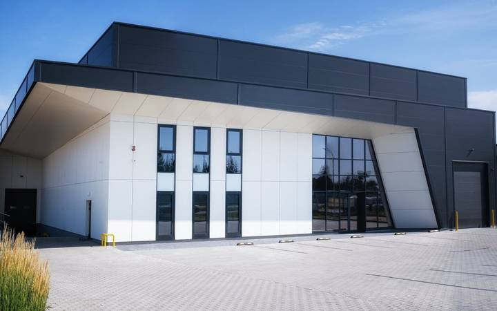 Obiekty handlowe w technologii prefabrykowanej – parki handlowe, retail, salony