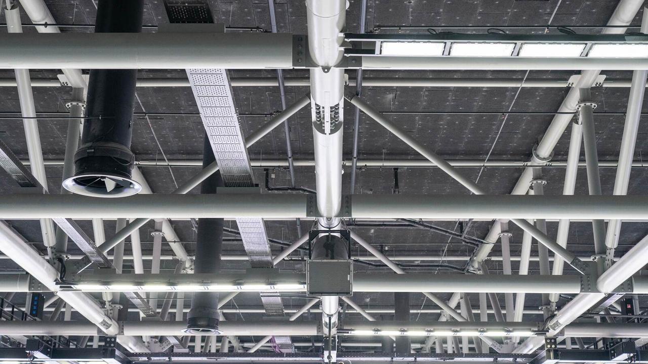 Jak Chronić Hale Stalowe Przed Przegrzewaniem? | Doradza PolMet