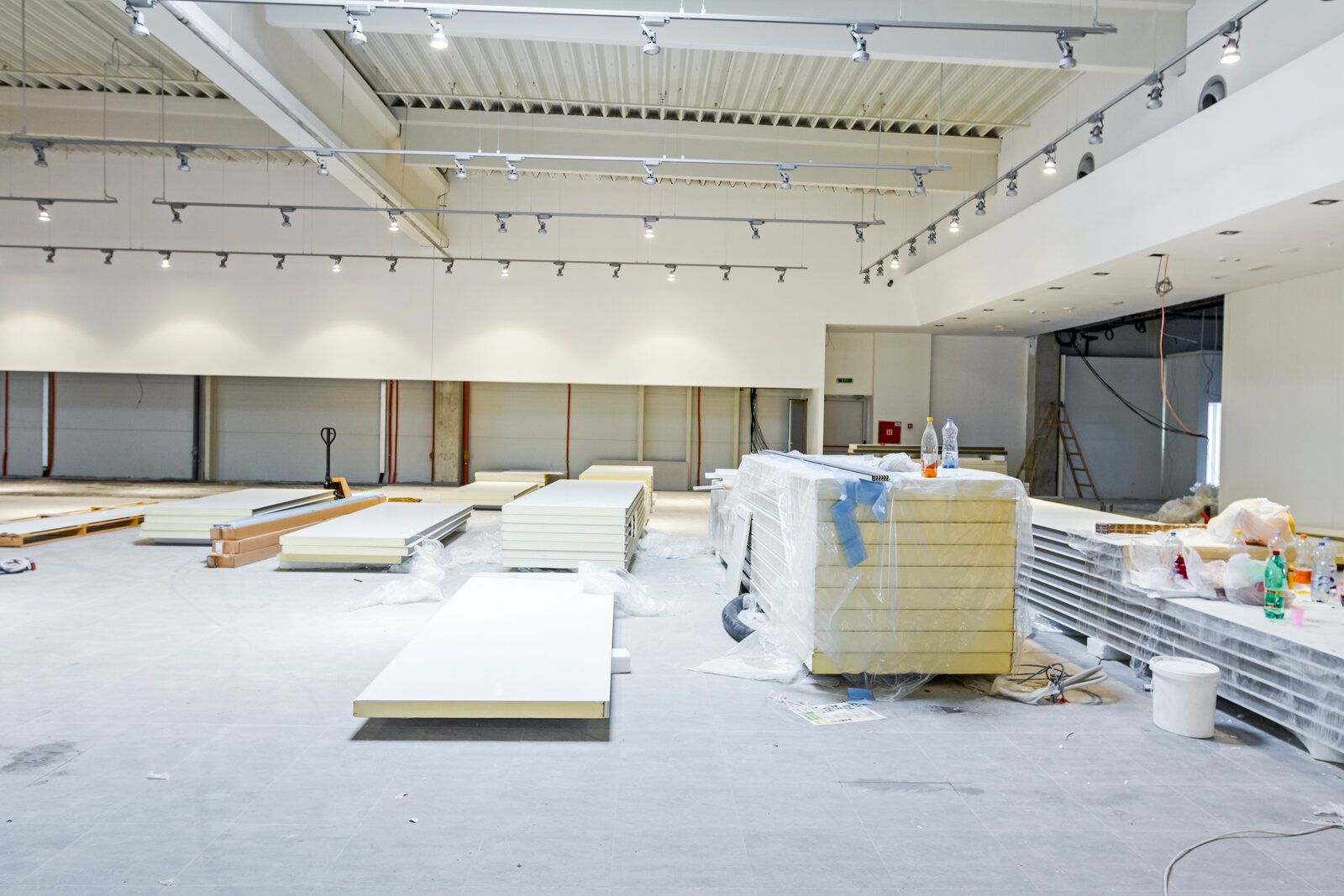 Izolacja i Termoizolacyjność Hal Stalowych | Materiały