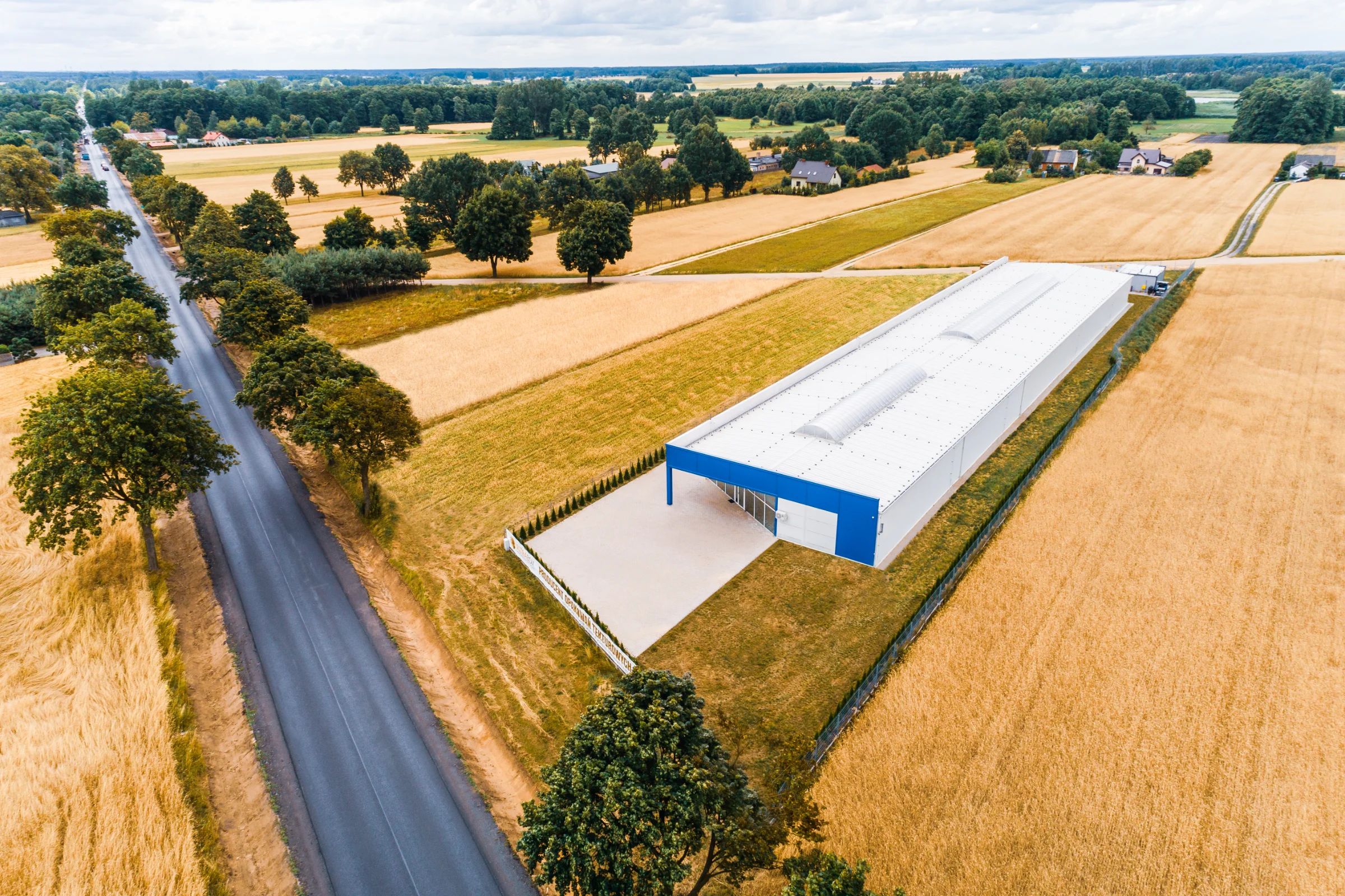 Hala magazynowo-usługowa stalowa 810 m² dla branży odzieżowej w Kucinach