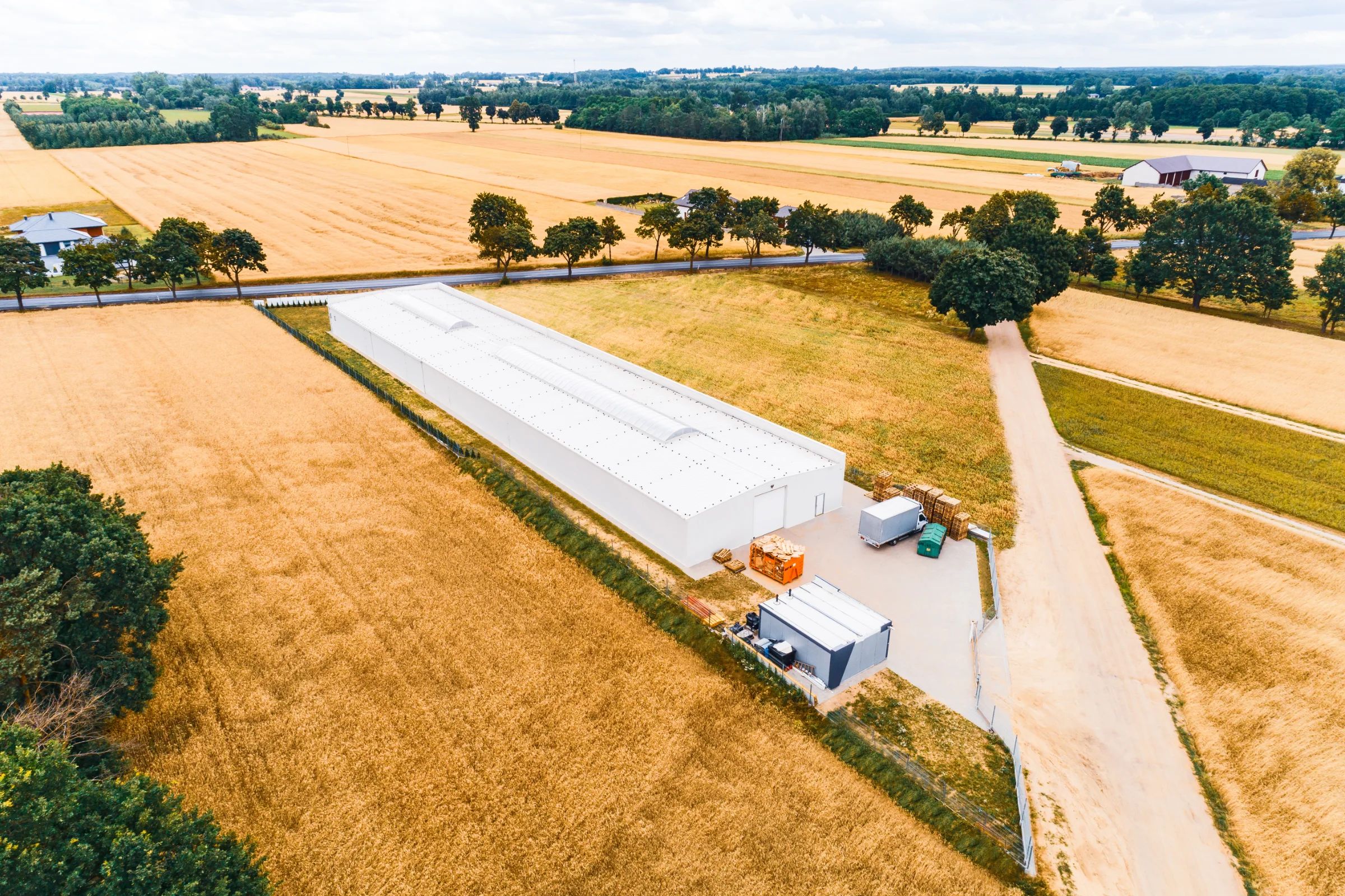 Hala magazynowo-usługowa stalowa 810 m² dla branży odzieżowej w Kucinach
