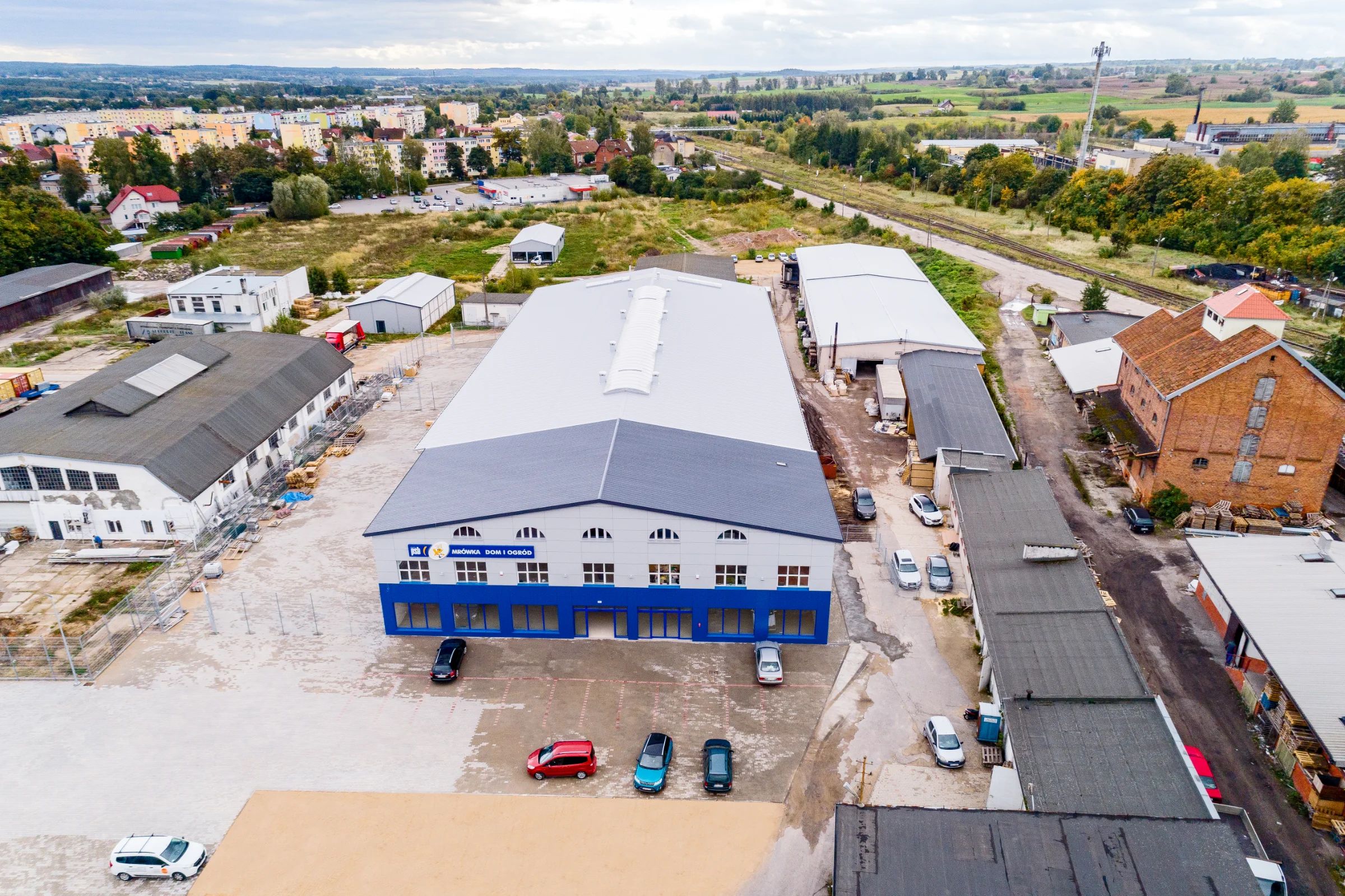 Hala stalowa handlowo-usługowa dla marketu budowlanego w Dobrym Mieście
