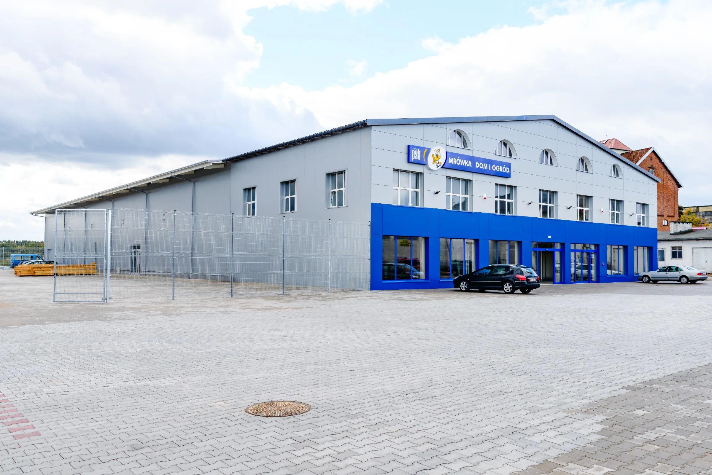 Hala stalowa handlowo-usługowa dla marketu budowlanego w Dobrym Mieście