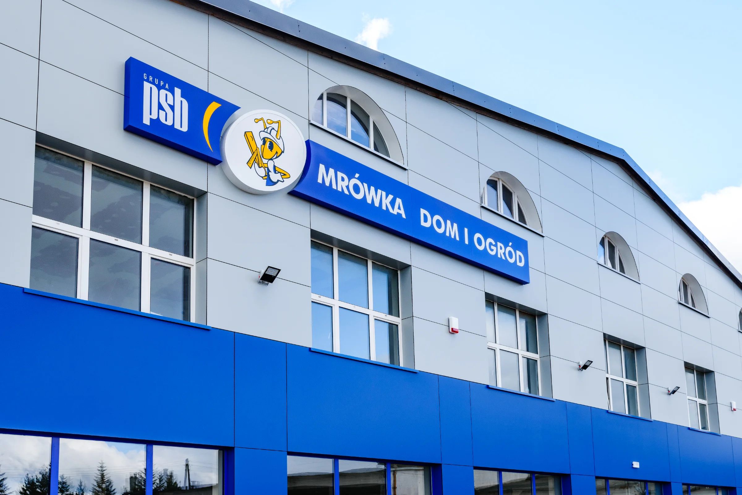 Hala stalowa handlowo-usługowa dla marketu budowlanego w Dobrym Mieście