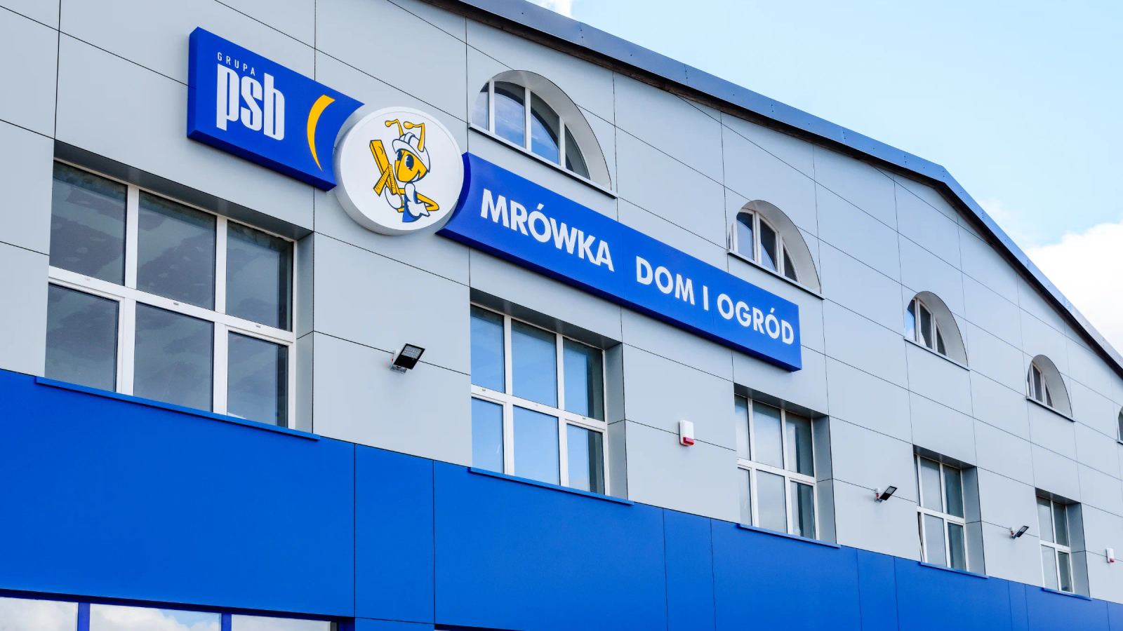 Hala stalowa handlowo-usługowa dla marketu budowlanego w Dobrym Mieście