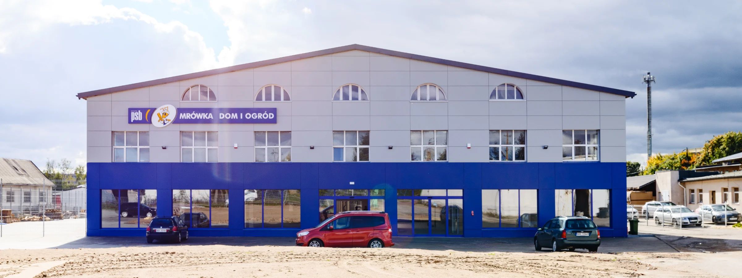 Hala stalowa handlowo-usługowa dla marketu budowlanego w Dobrym Mieście
