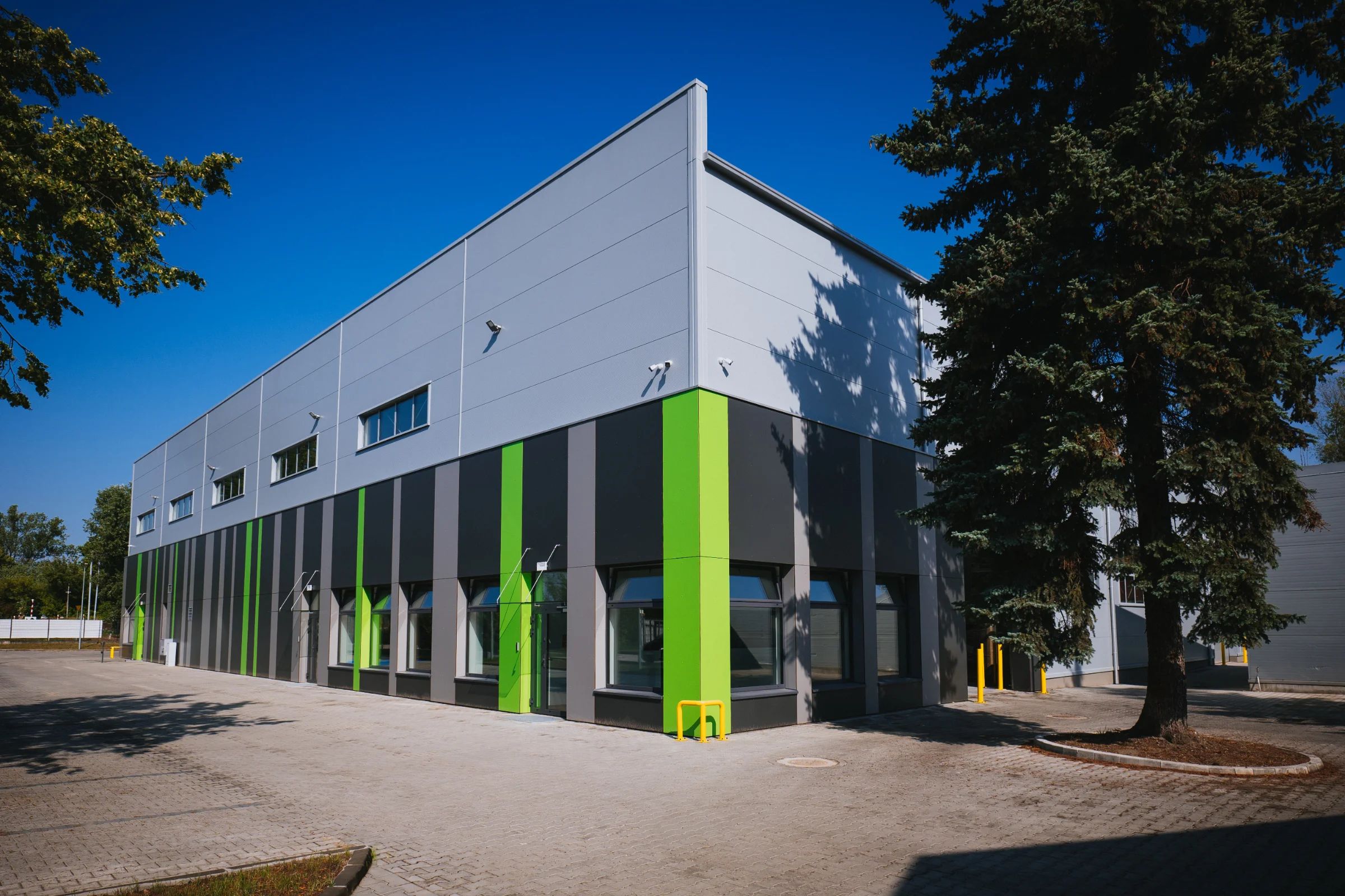 Hala produkcyjno-magazynowa dla przemysłu w Warszawie