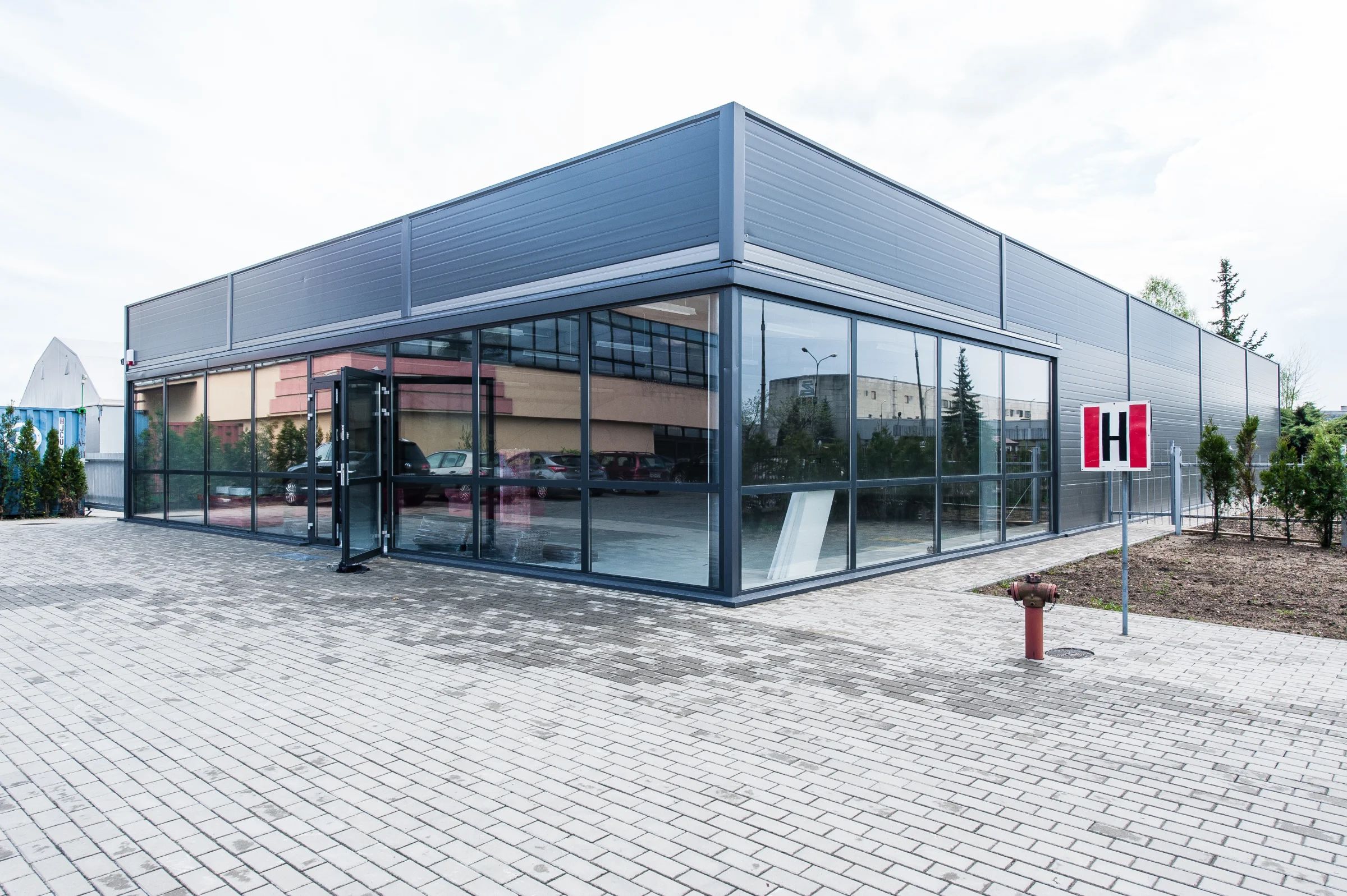 Hala usługowa stalowa dla handlu w Zawierciu