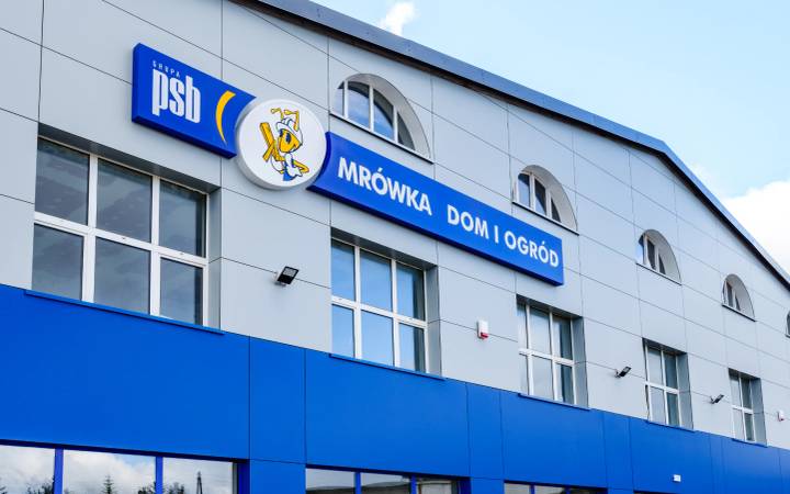 Hala stalowa handlowo-usługowa dla marketu budowlanego w Dobrym Mieście