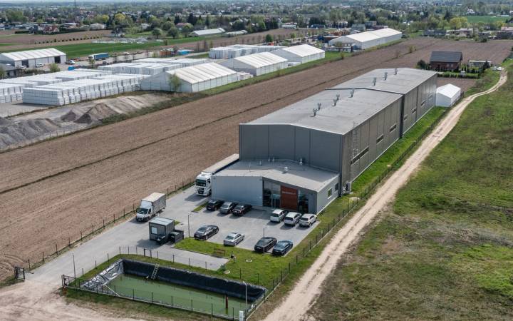 Hala magazynowo-usługowa z konstrukcją stalową w Paprotni
